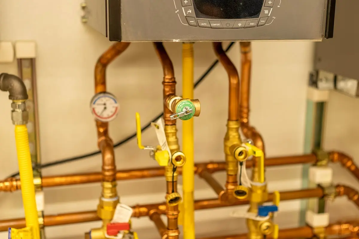 Licensed technician providing Pipe Repair for a homeowner in Altadena