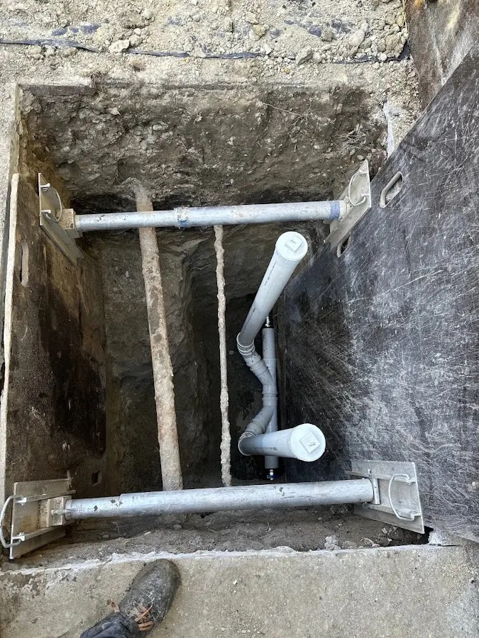 Experienced plumber completing Drain Cleaning work in Altadena